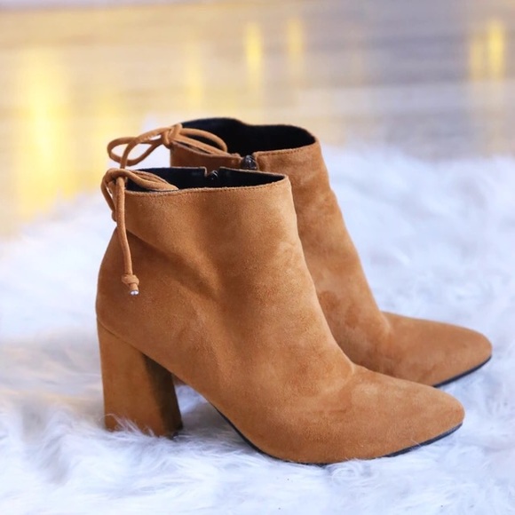 “Vixen of the Night” [Camel] - Picture 4 of 8